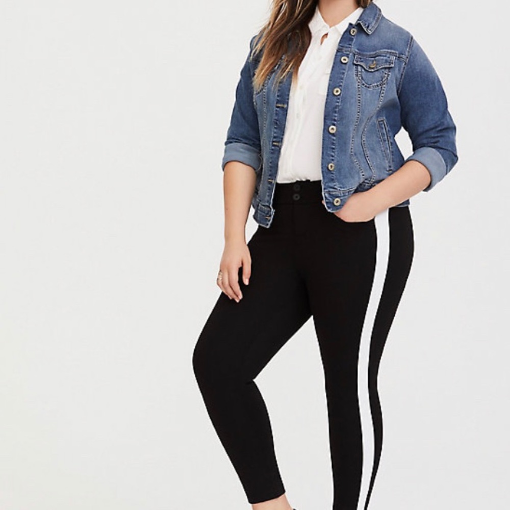 Torrid Cropped Black and White Ankle Trouser